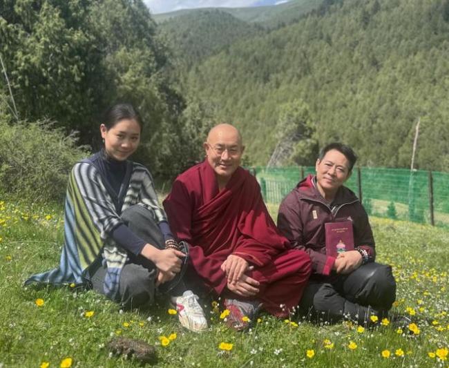 61岁李连杰:带妻女修行 20亿身家给利智 61岁李连杰:带妻女修行 20亿身家给利智