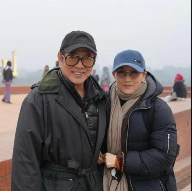 61岁李连杰:带妻女修行 20亿身家给利智 61岁李连杰:带妻女修行 20亿身家给利智