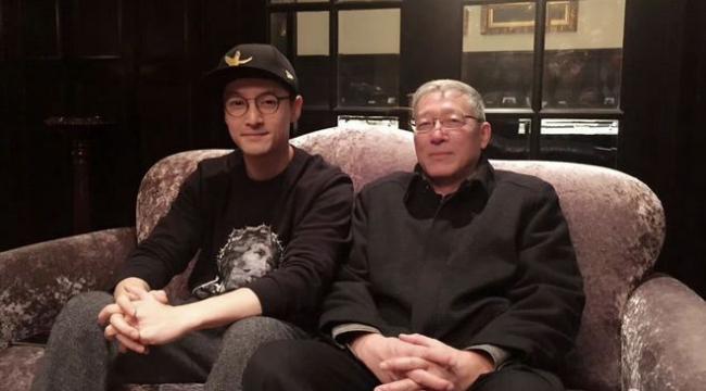 胡歌父亲节罕晒父子合影 童年胡歌好胖 胡歌父亲节罕晒父子合影 童年胡歌好胖