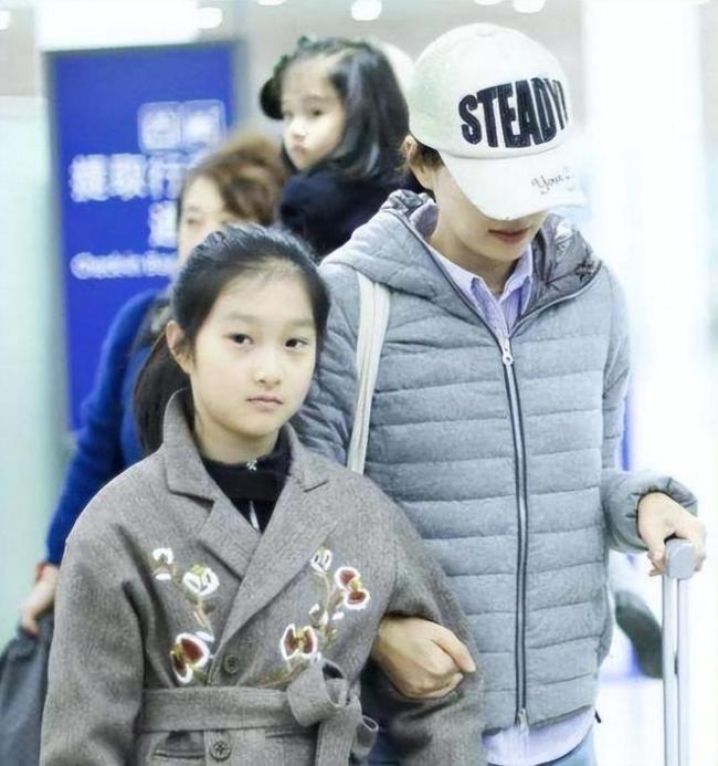 马伊琍16岁女儿为爸爸过父亲节 文章歪头卖萌 马伊琍16岁女儿为爸爸过父亲节 文章歪头卖萌