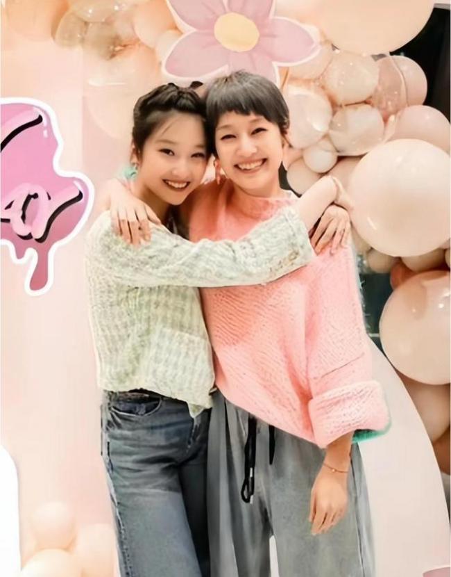 马伊琍16岁女儿为爸爸过父亲节 文章歪头卖萌 马伊琍16岁女儿为爸爸过父亲节 文章歪头卖萌
