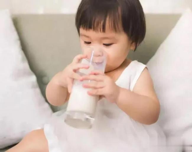 每天一杯牛奶真的会引发肝癌?医生提醒 每天一杯牛奶真的会引发肝癌?医生提醒