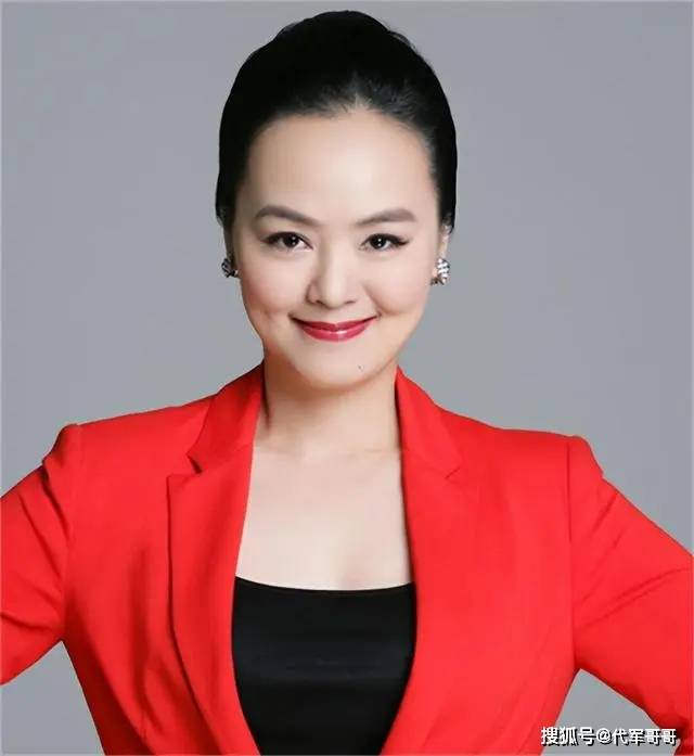 央視美女主持嫁小2歲海歸丈夫今成人生大贏家