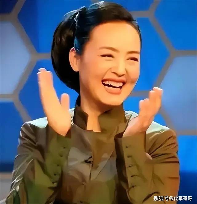 央視美女主持嫁小2歲海歸丈夫今成人生大贏家
