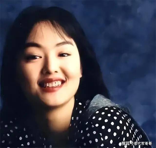 央視美女主持嫁小2歲海歸丈夫今成人生大贏家