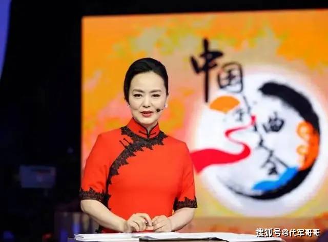 央視美女主持嫁小2歲海歸丈夫今成人生大贏家