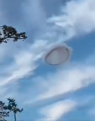 神奇!天空突然出現詭異景象網友吵翻 神奇!天空突然出現詭異景象網友吵翻