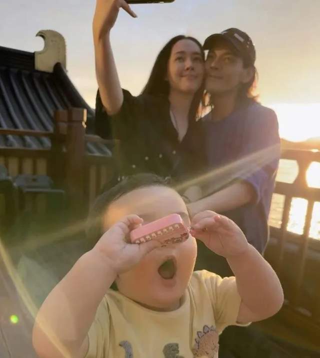 出轨瓜来了!曝女星婚姻遭介入 万茜戚薇躺枪 出轨瓜来了!曝女星婚姻遭介入 万茜戚薇躺枪
