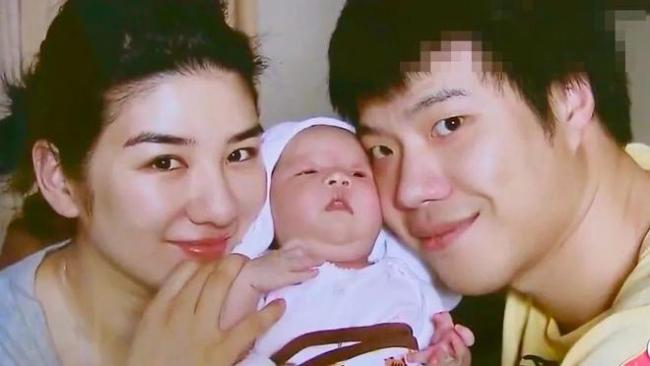 黄奕沦落直播养女儿 前夫儿子却坐豪华私人飞机 黄奕沦落直播养女儿 前夫儿子却坐豪华私人飞机