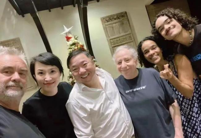 黄奕沦落直播养女儿 前夫儿子却坐豪华私人飞机 黄奕沦落直播养女儿 前夫儿子却坐豪华私人飞机
