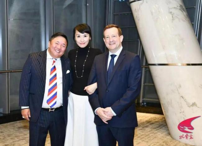 黄奕沦落直播养女儿 前夫儿子却坐豪华私人飞机 黄奕沦落直播养女儿 前夫儿子却坐豪华私人飞机