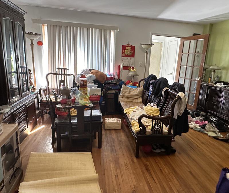 杨艳被归还的房产十分乱。(记者高云儿/摄影)