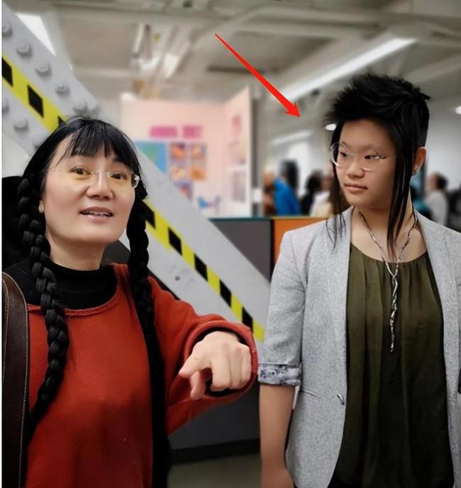 毕福剑27岁女晒加拿大生活 身材壮硕撞脸岳云鹏 毕福剑27岁女晒加拿大生活 身材壮硕撞脸岳云鹏