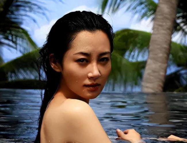 她一生 “风流成性、老少通吃” 至今54岁却单身 她一生 “风流成性、老少通吃” 至今54岁却单身