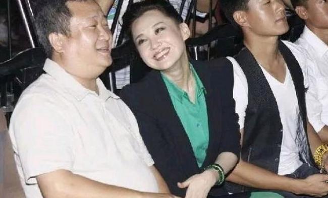 她一生 “风流成性、老少通吃” 至今54岁却单身 她一生 “风流成性、老少通吃” 至今54岁却单身