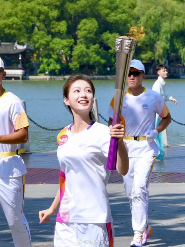 号称“最美领诵员” 她将入职东方卫视 号称“最美领诵员” 她将入职东方卫视