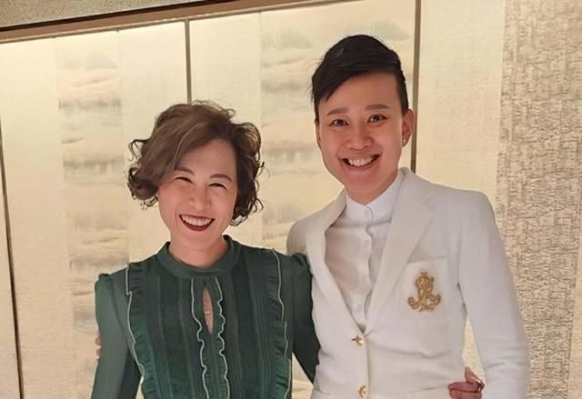 87岁亿万富豪交往外籍年轻女友 只恋爱不结婚 87岁亿万富豪交往外籍年轻女友 只恋爱不结婚