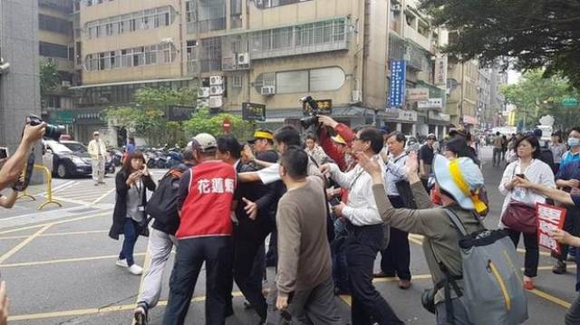 公务员报考率10年下滑一半 有4大原因 公务员报考率10年下滑一半 有4大原因