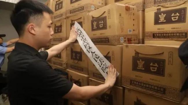 欠330万不还 法院发现车库全是白酒珠宝 欠330万不还 法院发现车库全是白酒珠宝