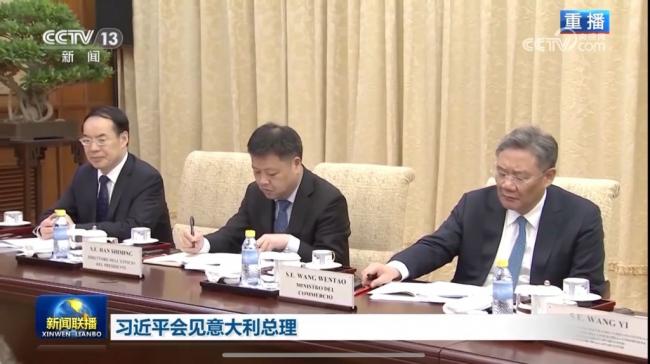 习近平身边   多了一张陌生脸孔  生于1971年