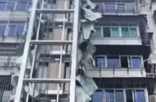 视频:“摩羯”过境海南 9层电梯变空壳 视频:“摩羯”过境海南 9层电梯变空壳