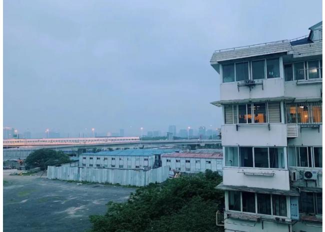 月薪三万的陆家嘴打工人,日子不再体面 月薪三万的陆家嘴打工人,日子不再体面