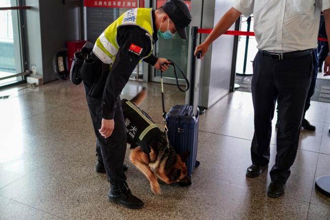 死刑改无期 美国女“毒骡”在中国被判刑引关注