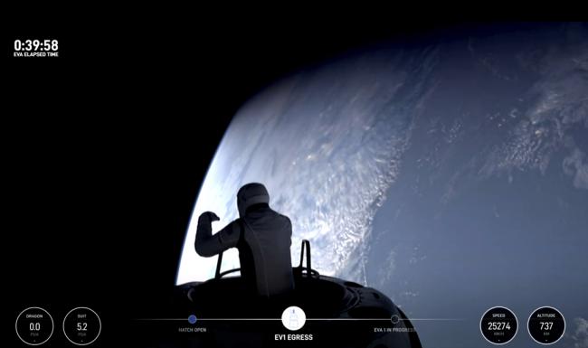 多视频：SpaceX民间太空漫步出舱成功 史无前例