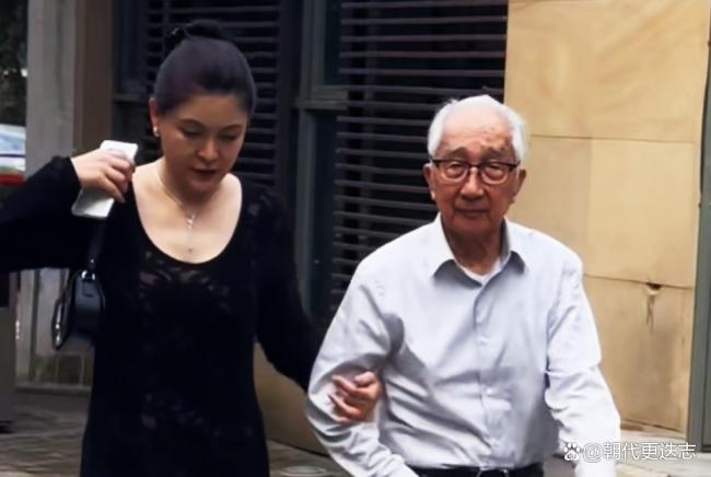 90岁大师靳尚谊谱爷孙恋 娇妻是小44岁“影星” 90岁大师靳尚谊谱爷孙恋 娇妻是小44岁“影星”