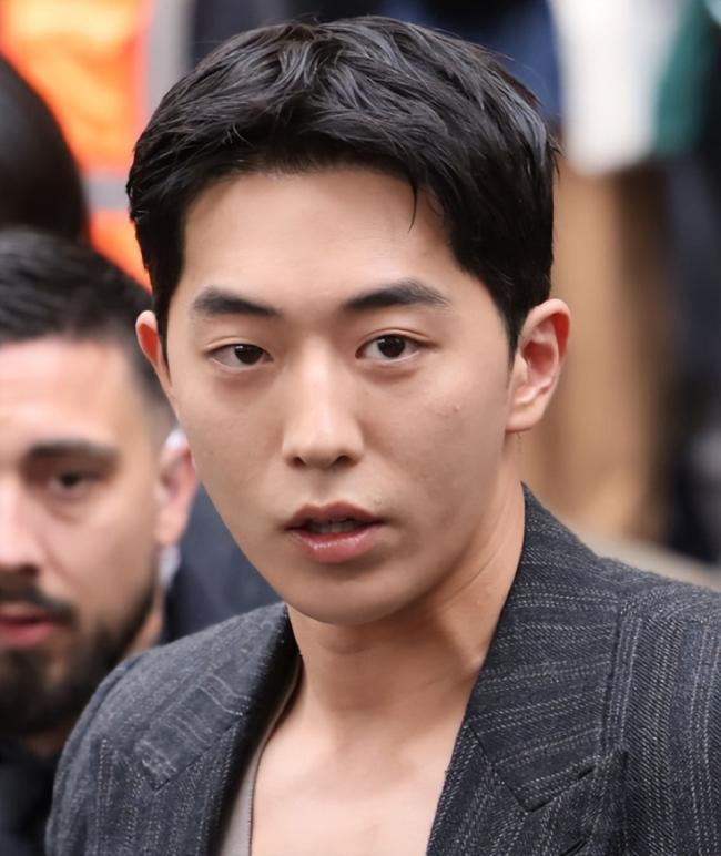 巴黎时装周:外媒没有滤镜,遍地普男普女? 巴黎时装周:外媒没有滤镜,遍地普男普女?