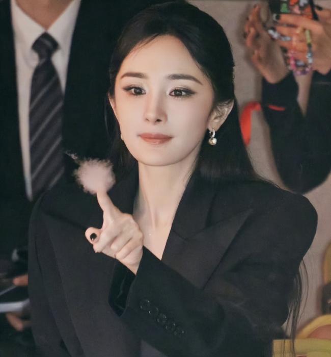 巴黎时装周:外媒没有滤镜,遍地普男普女? 巴黎时装周:外媒没有滤镜,遍地普男普女?