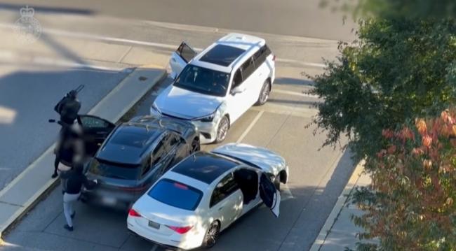 多伦多老板当街被抢走万现金: 这笔钱是我命 多伦多老板当街被抢走万现金: 这笔钱是我命
