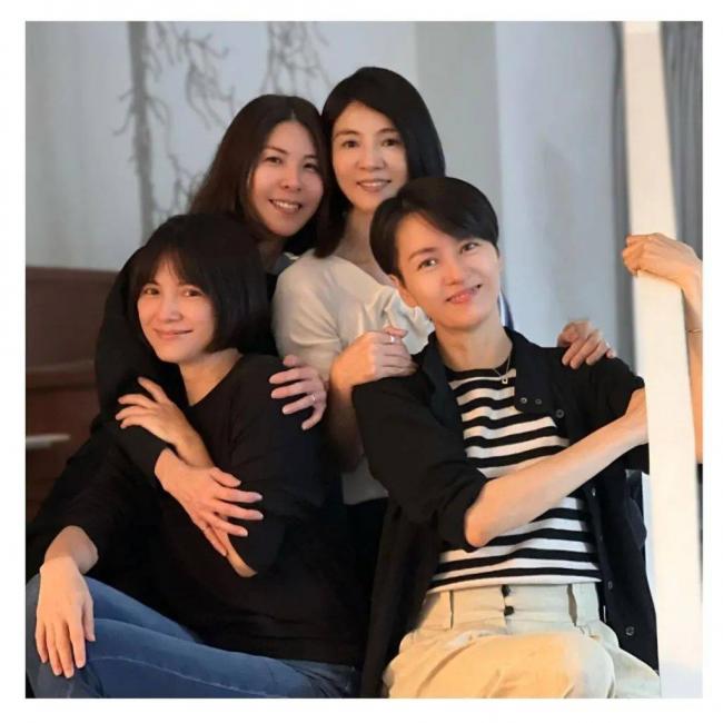 90年代香港“玉女”杨采妮露面 50岁状态冻龄 90年代香港“玉女”杨采妮露面 50岁状态冻龄