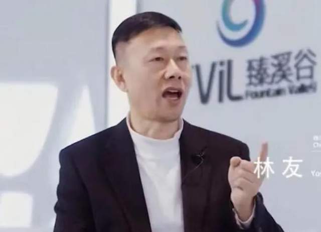 亲舅被抓后，王思聪现身伦敦 卖豪宅移居