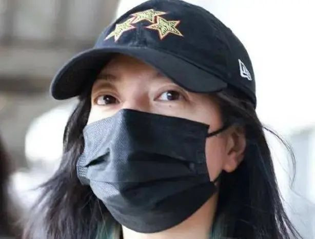 赵薇落魄了?微博纪念琼瑶只用苹果13Pro max 赵薇落魄了?微博纪念琼瑶只用苹果13Pro max