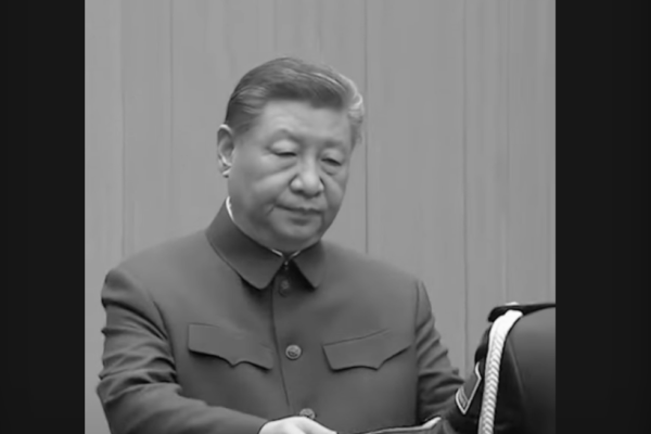 四上将缺席晋衔仪式 习露面一脸晦气