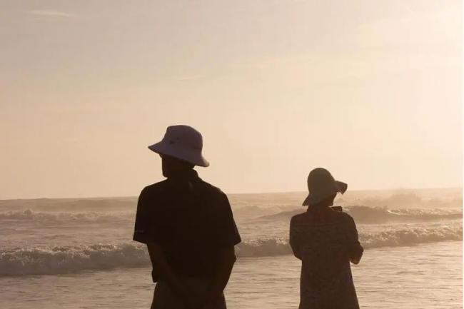 睡在一张床上,却像隔着一堵墙:婚姻中的孤独