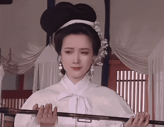 告别何晴:“人的审美是主观的,她却美得客观”