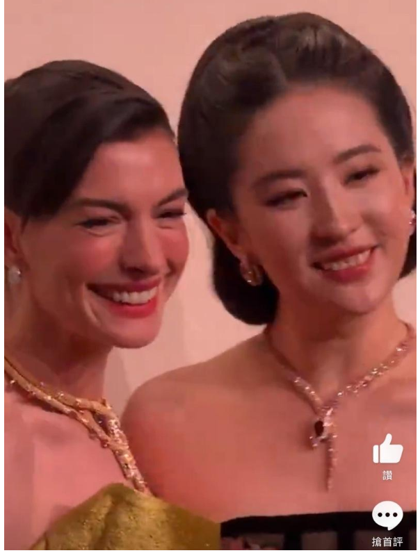 刘亦菲同框安海瑟薇惨输 网友嫌实在太老气 刘亦菲同框安海瑟薇惨输 网友嫌实在太老气