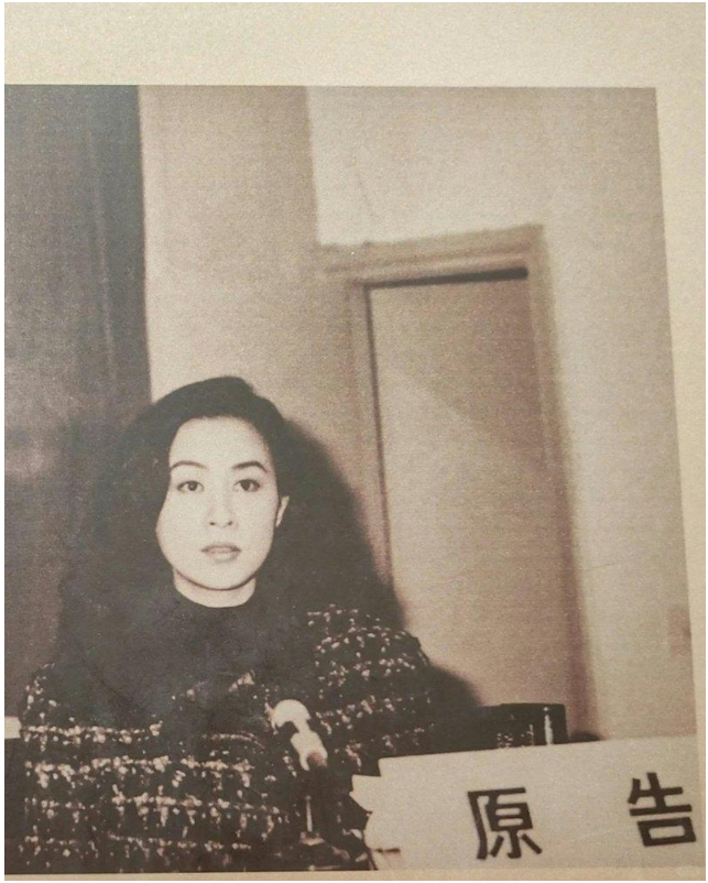 刘嘉玲31年前出庭照片流出 网友:数十年都没变 刘嘉玲31年前出庭照片流出 网友:数十年都没变