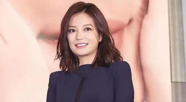 赵薇公布离婚日期 清空公司股票 无需为前夫还债 赵薇公布离婚日期 清空公司股票 无需为前夫还债