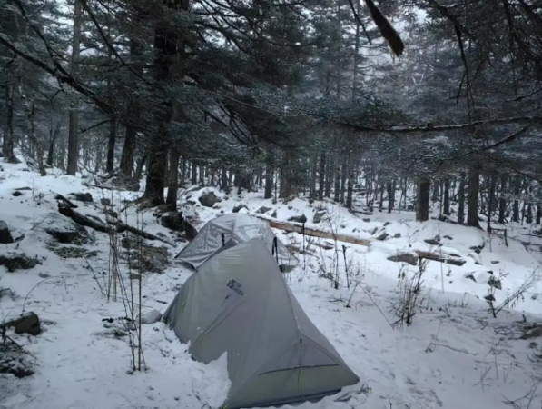 陆登山客失联10天 “吃牙膏”得救 救援队震惊