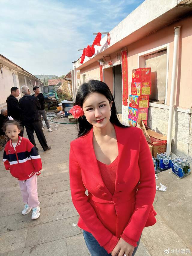 41����Ǽ޵�ɽ��ũ�壡����ˮϯͷ��һ֦��