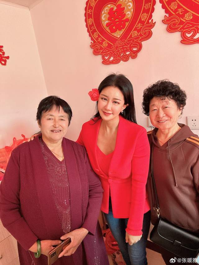 41����Ǽ޵�ɽ��ũ�壡����ˮϯͷ��һ֦��