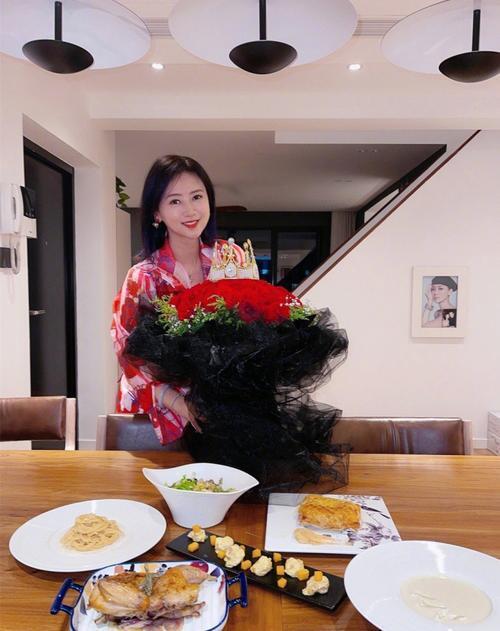 分居婚姻：女儿和老公在国外 翁虹独居浙江豪宅