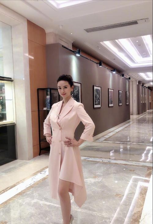 分居婚姻：女儿和老公在国外 翁虹独居浙江豪宅