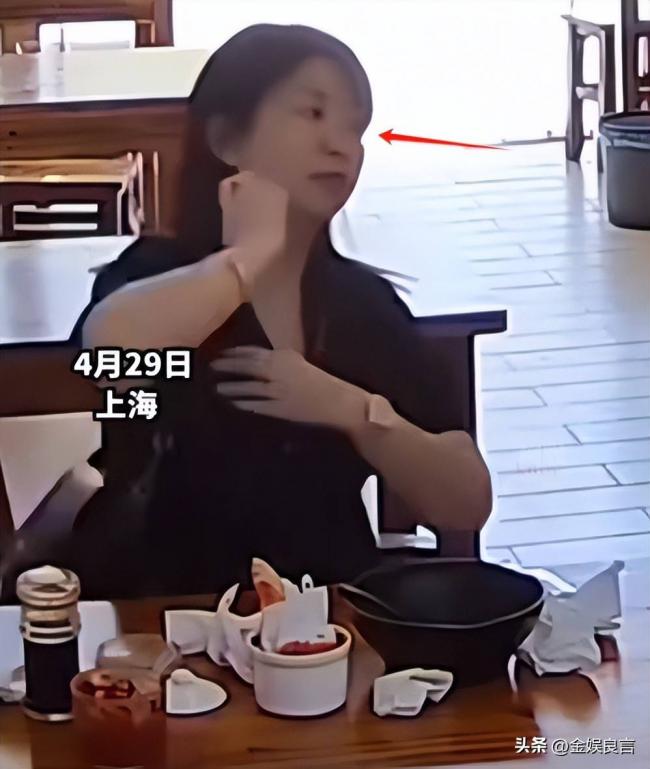 上海女子将鼻涕纸扔进辣椒油后续 女子身份被扒