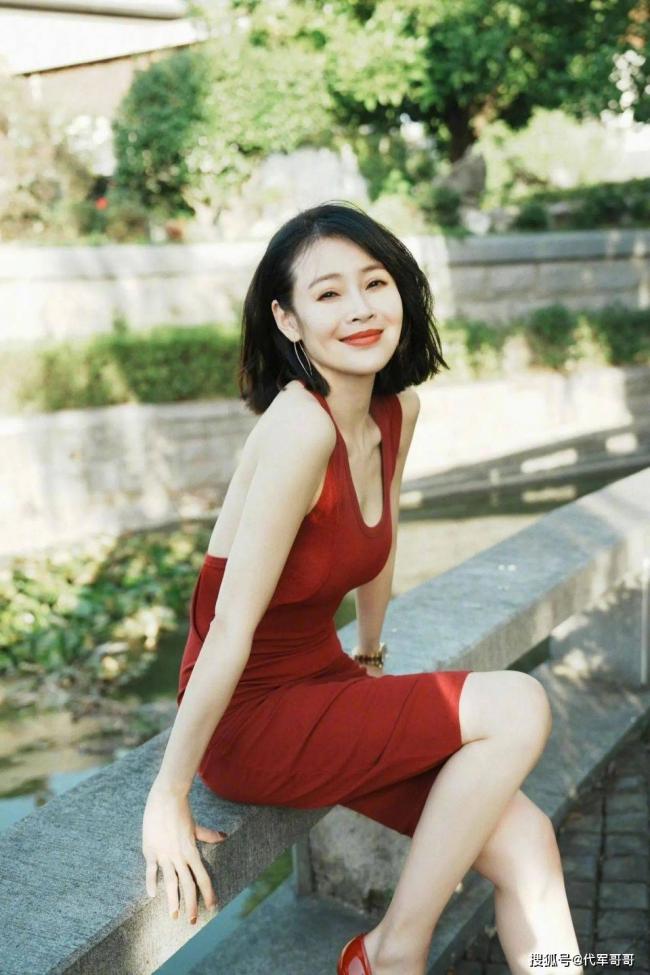 “倪虹洁身材好辣”上热搜 她这样的女星还有谁