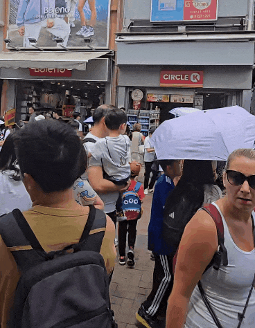 挤爆了！五一黄金周，香港再现人山人海