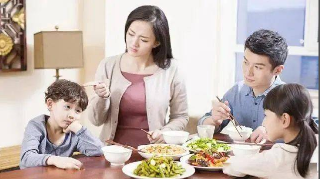俗语“饭前不训子 睡前不训妻”是何道理？